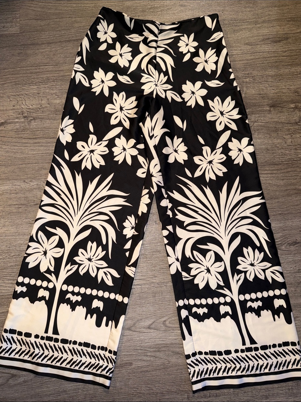 Industry Black & Ivory Tropical Floral Wide Leg Pants Size 6 Resort Vacation